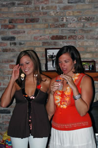 christy_and_kelly_02.jpg (43kb)