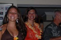 laura_and_kelly_01.jpg (59kb)