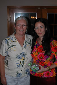 valley_and_her_mom_01.jpg (44kb)