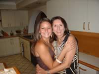 laura_and_linda_01.jpg (76kb)