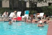 pool_austin_rick_dan_terri_jim_brian_gloria_kathy.jpg (91kb)